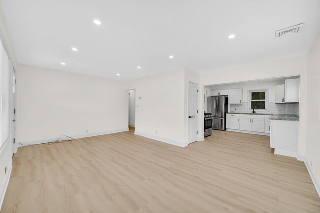 Building Photo - 3 Bedroom 1 Bathroom House for Rent!