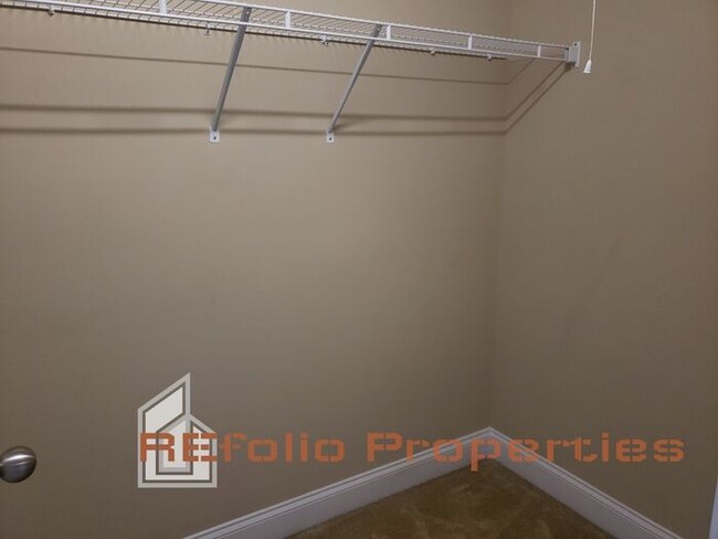 Building Photo - Lovely 3 Story 3 Bedroom 3.5 Bath 1 Car-Ga...