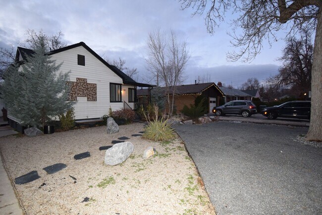 Building Photo - Bright & Updated 3 Bed Near Sugarhouse!!