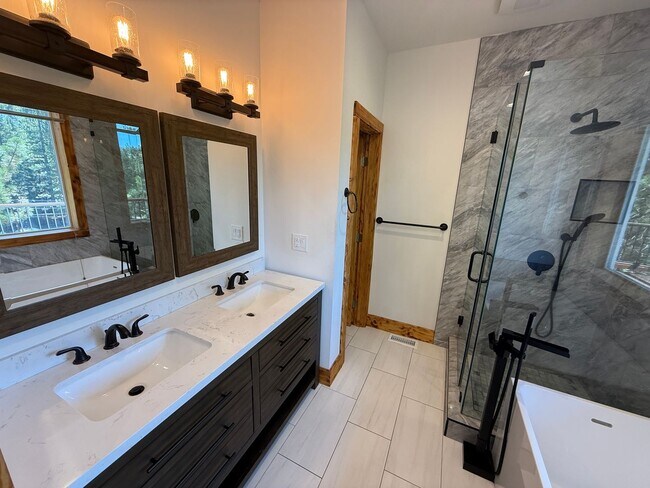 Building Photo - Stunning 4-Bedroom Home with Amazing Views, EV Charger & Solar in Big Bear!