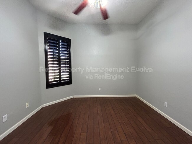 Building Photo - 774 E Maria Ln