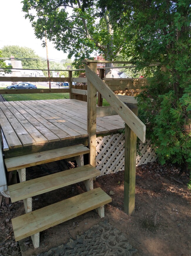 Steps from deck to rear yard - 1736 Ferndale Ave