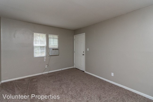 Building Photo - 3301 Pinewood Ave