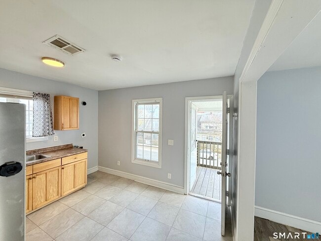 Building Photo - 31 Beecher Ave