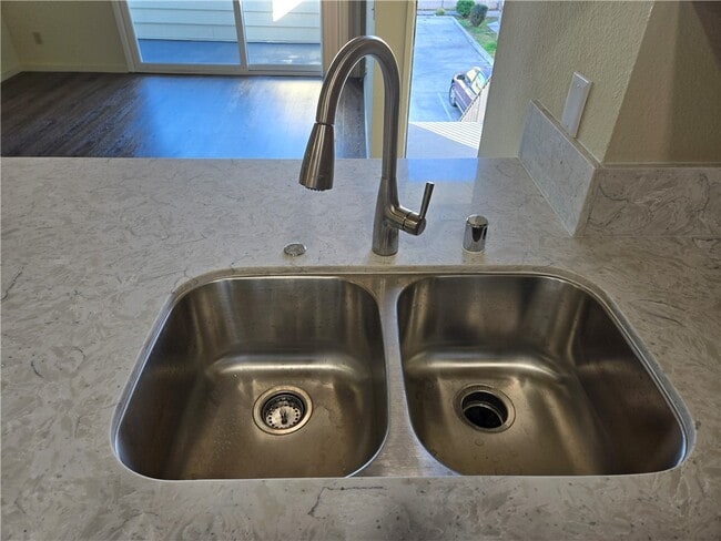 Building Photo - 2624 W Porter Ave