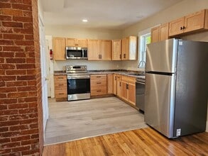 Building Photo - 158 3rd St