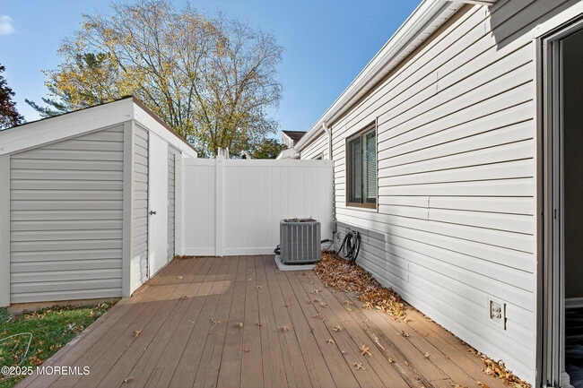 Building Photo - 14 Carol Ct