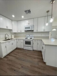 Building Photo - 45118 Parkview Ln