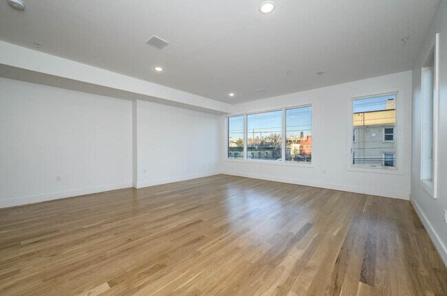 Building Photo - 1707 Palisade Ave