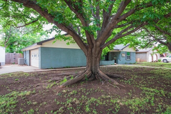 Building Photo - 3301 Palmetto Trail