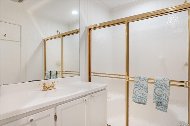 Building Photo - 60 Aspatuck Rd