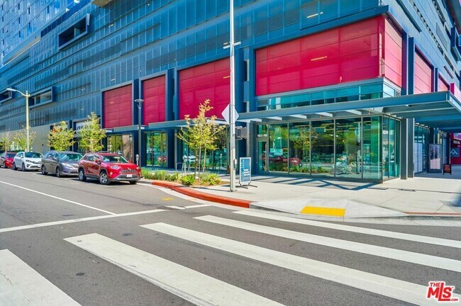 Building Photo - 1130 Flower St