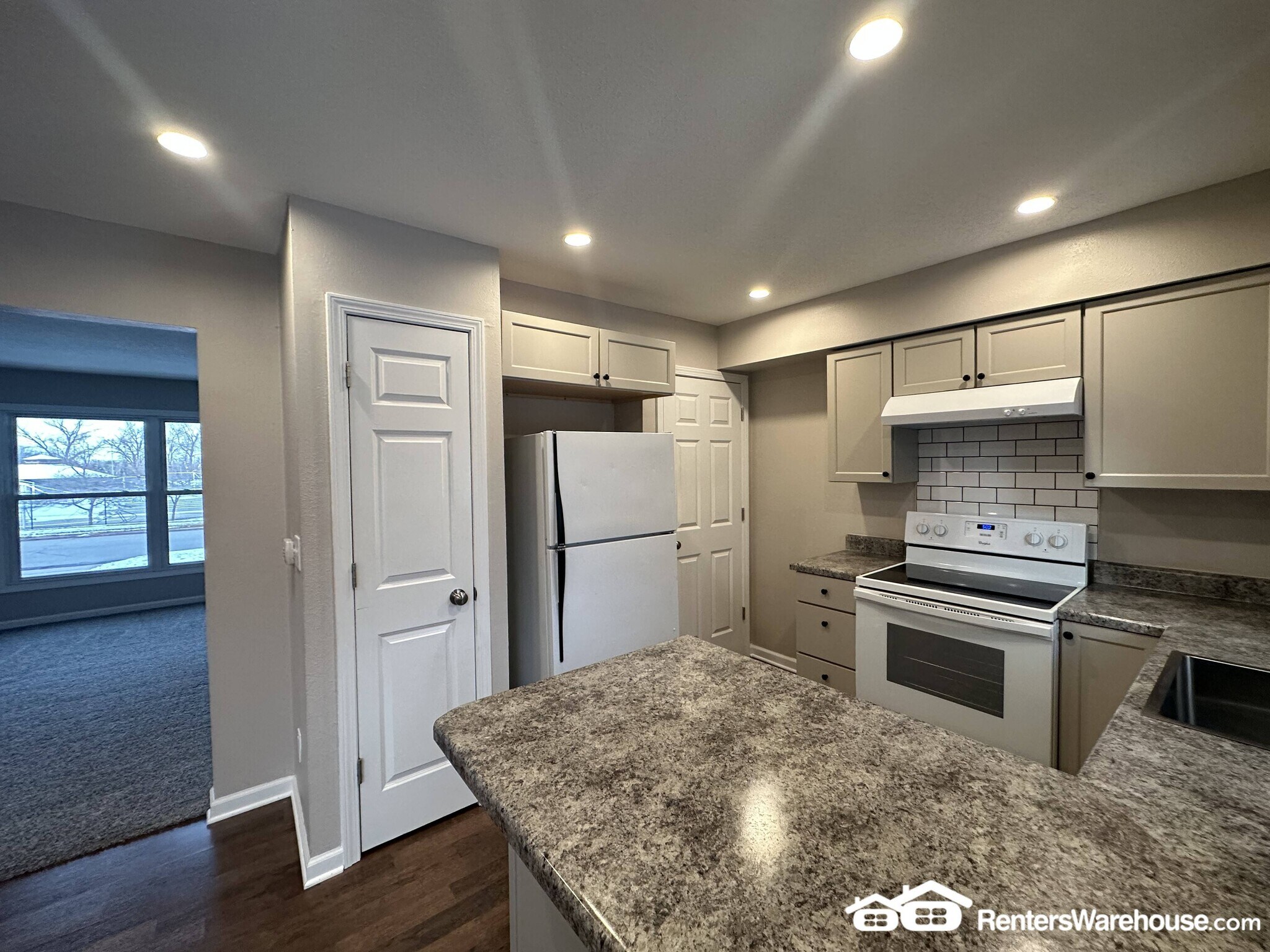 Building Photo - 4926 Madison Ave