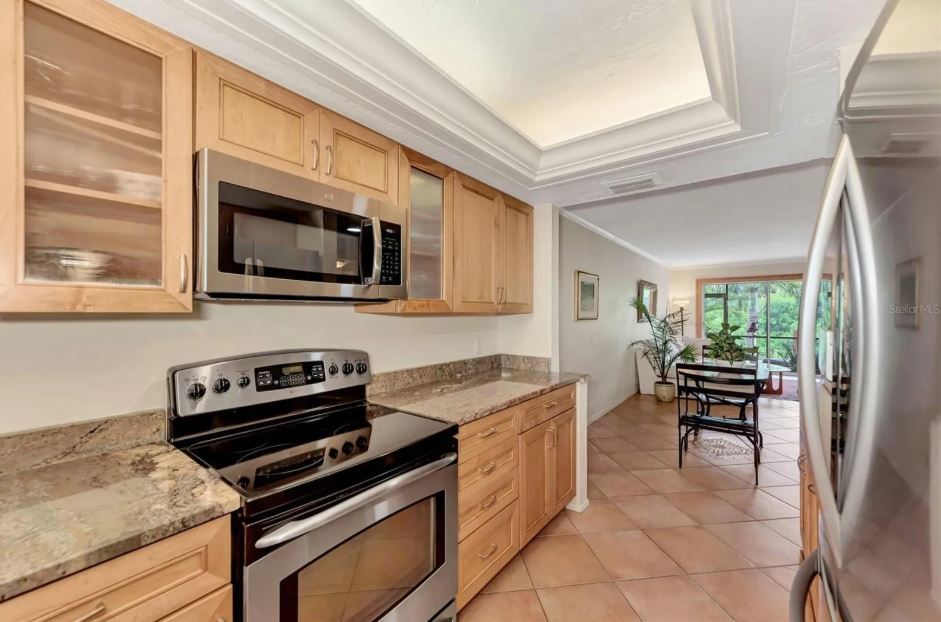 Building Photo - 1650 Pine Tree Ln