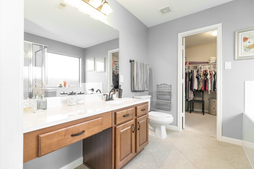 Master Bath - 2635 Skyview Knoll Ct