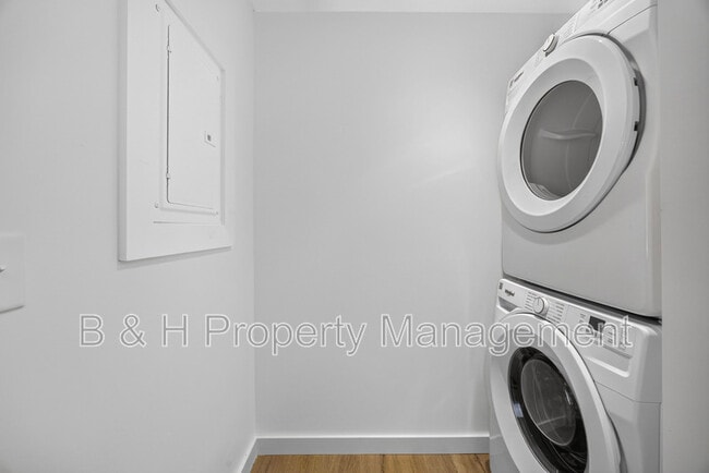 Building Photo - 206 Boatman St