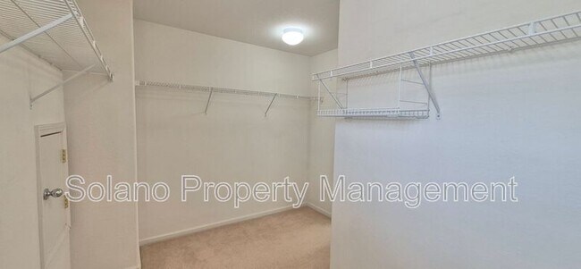 Building Photo - 2080 Mariposa Dr