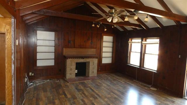 Building Photo - 1512 SW D Ave