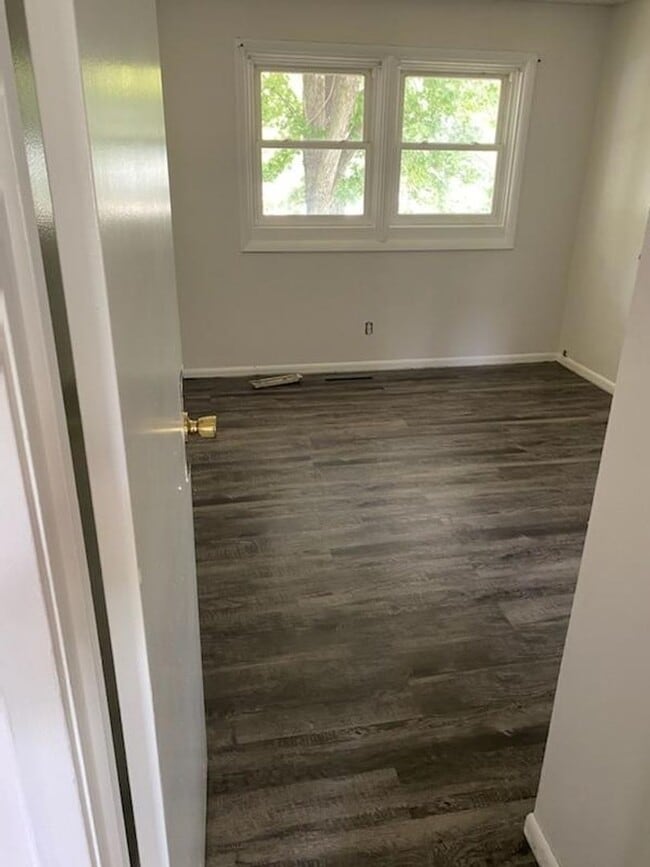 Building Photo - Charming 3-Bedroom Home with Spacious Yard...