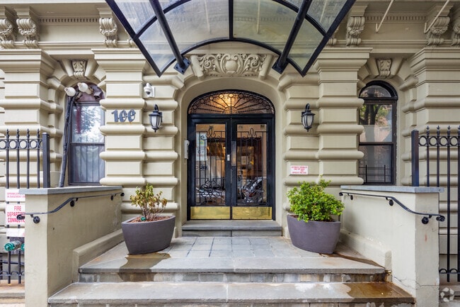 Building Photo - The Normandie