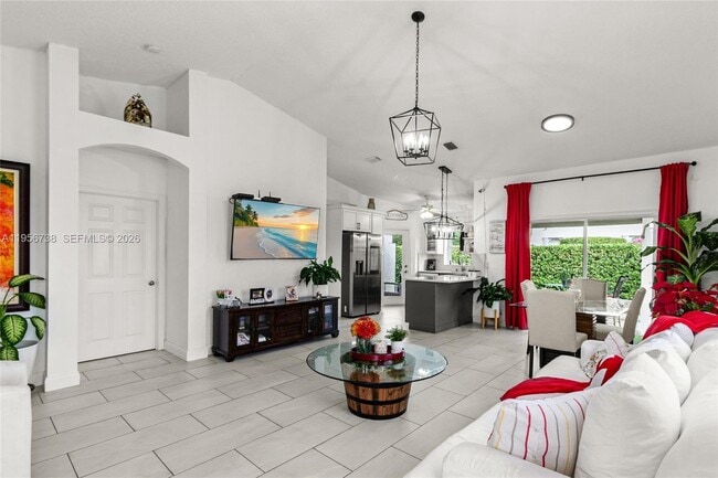 Building Photo - 6207 Floral Lakes Dr