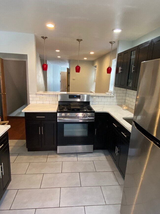 Eat in kitchen - 603 N 32nd St