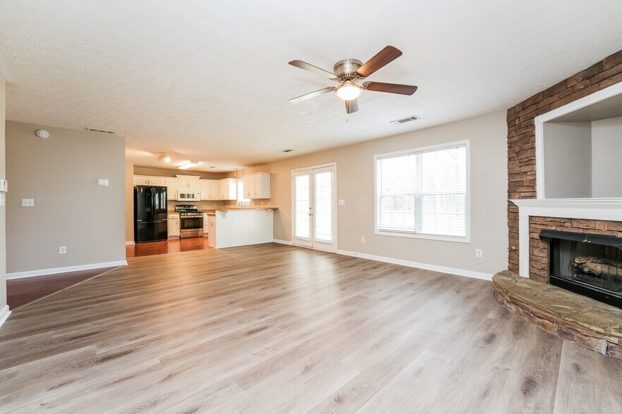 Building Photo - 385 Shadowbrooke Cir SW