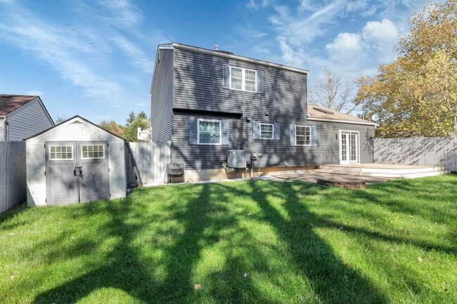 Building Photo - 5399 Thornburg Ct