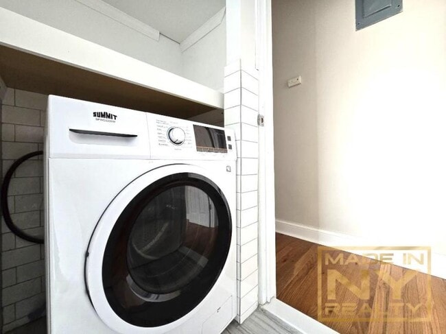 Building Photo - 1 bedroom in ASTORIA NY 11103