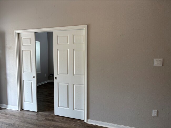 Building Photo - 16839 Balmoral St