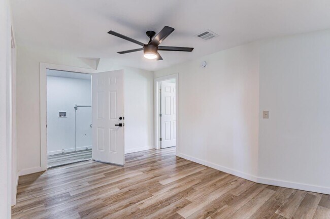 Building Photo - 3913 Avenue H