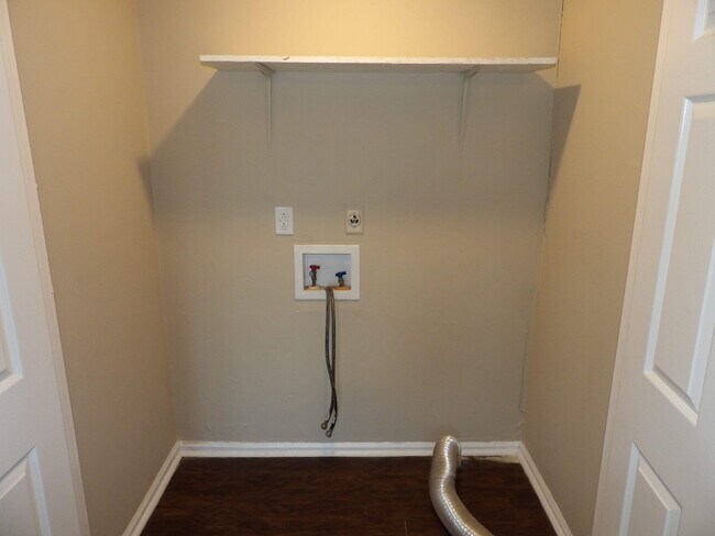 Building Photo - 35 Ashwood Ct