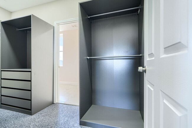 Building Photo - Homewood