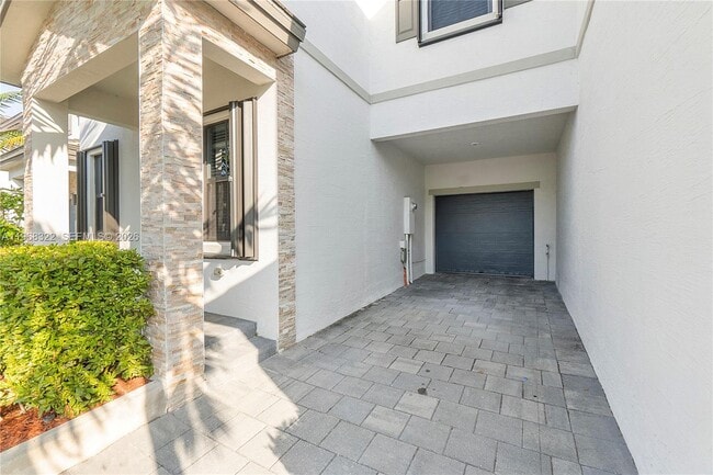 Building Photo - 1541 SW 28th St