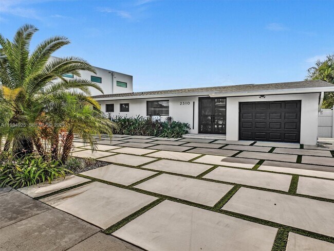 Building Photo - 2310 NE 48th Ct