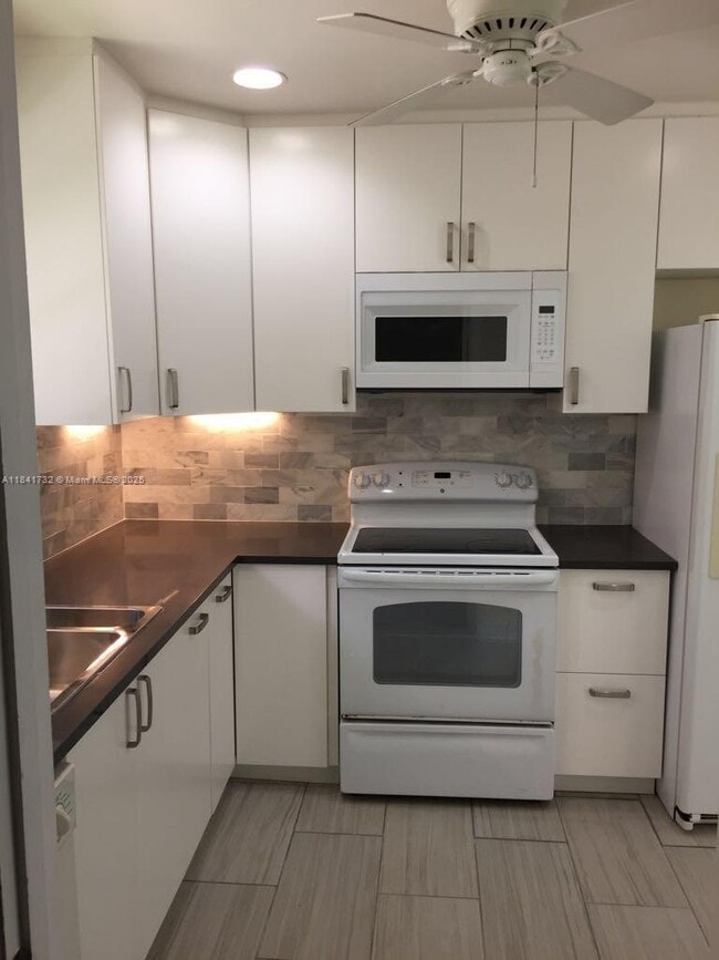 Building Photo - 9925 SW 84th St