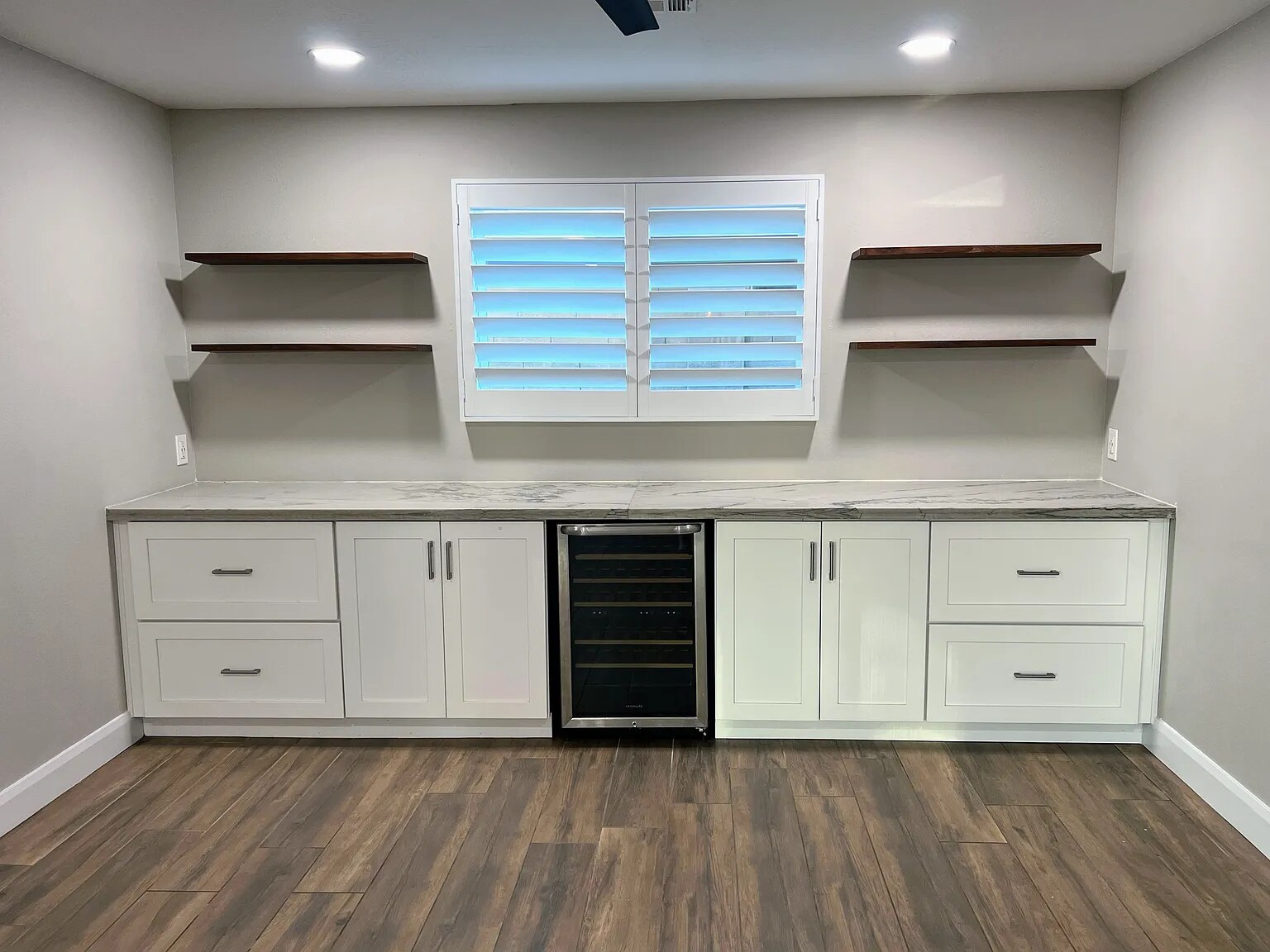 Building Photo - 2508 E Loyola Dr