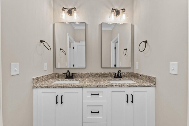 Building Photo - 565 River Oaks Ln