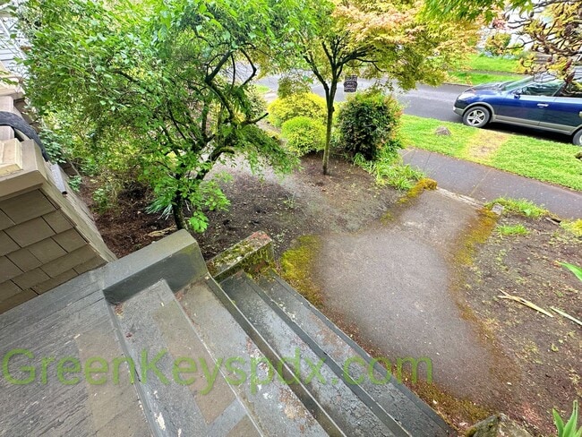 Building Photo - 3-bedroom, 2.5-bathroom Craftsman house in...