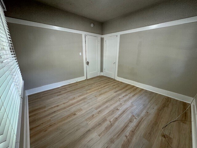 Building Photo - 2bd/1ba updated Midtown home