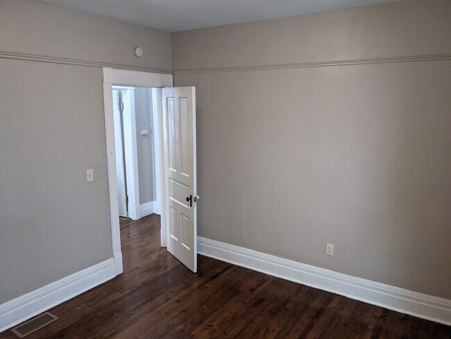 bedroom 2 - 432 E Reservoir Ave