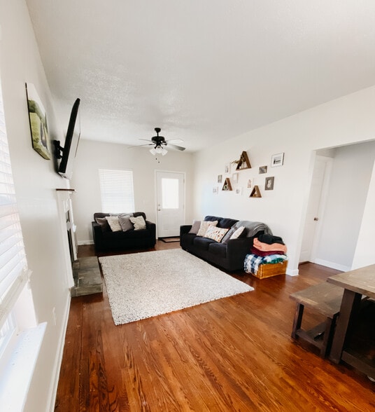 Building Photo - 805 Mountain Creek Rd