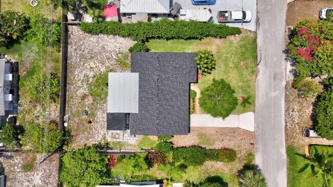 Building Photo - 3837 NE Melba Dr