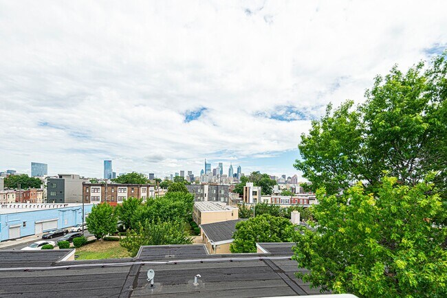 Building Photo - Four Bed Point Breeze Home