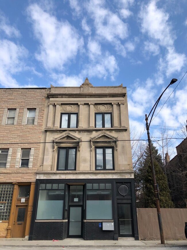 Building Photo - 1838 W Grand Ave