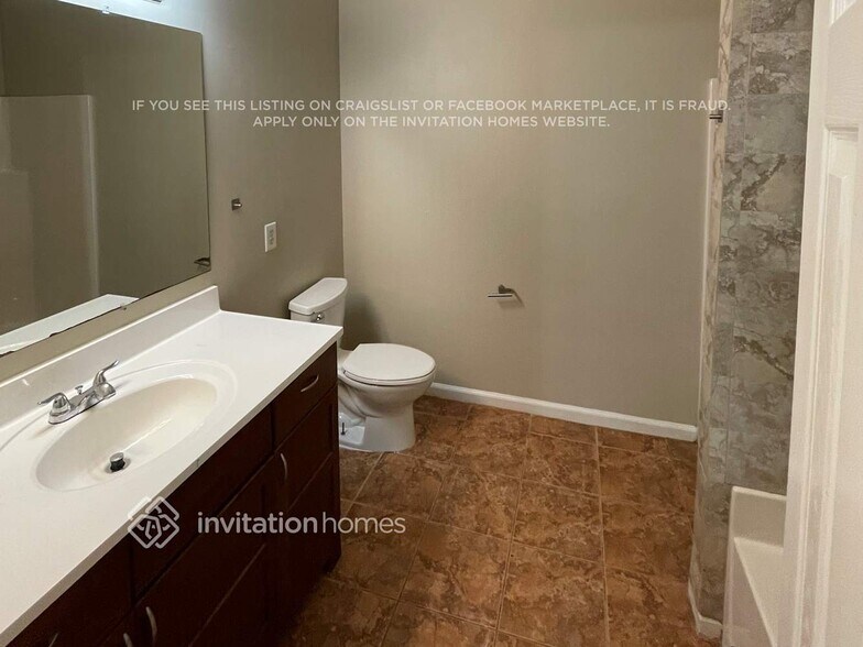 Building Photo - 3715 Biltmore Oaks Dr SE