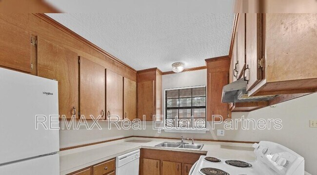 Building Photo - 69 Hickory Knoll