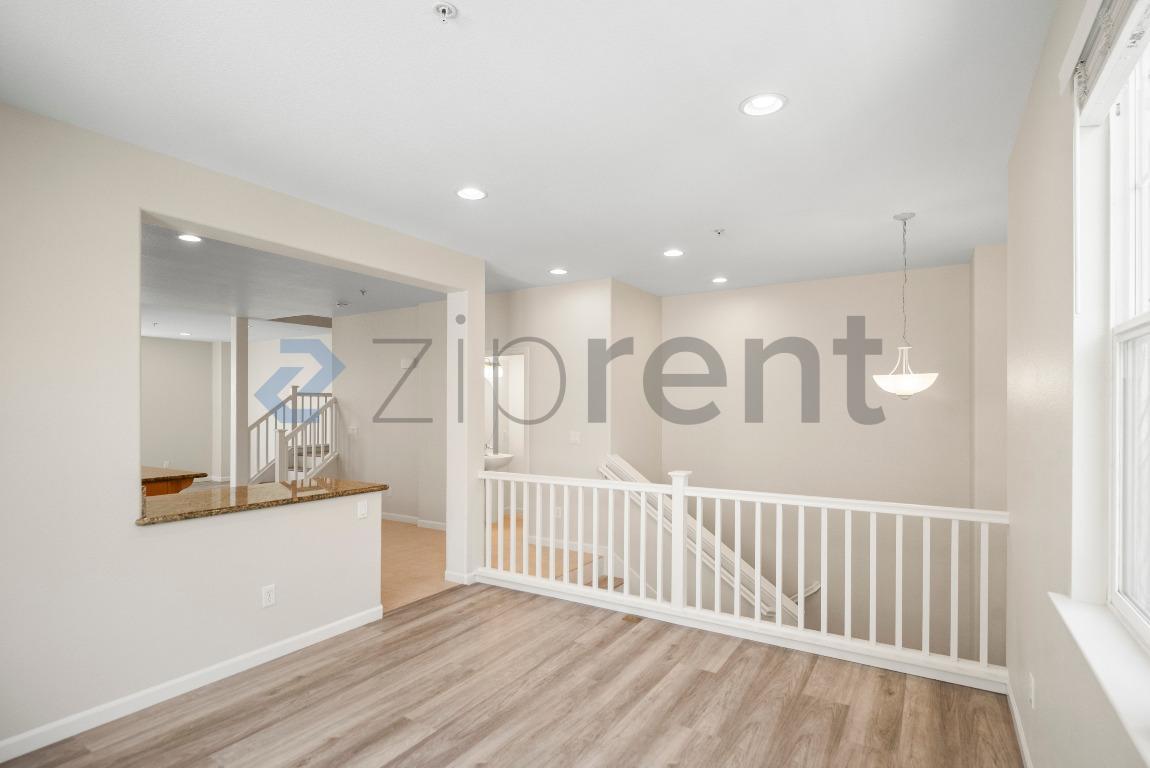 Building Photo - Unit