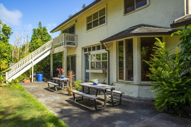 Building Photo - 592 Kaupakalua Rd