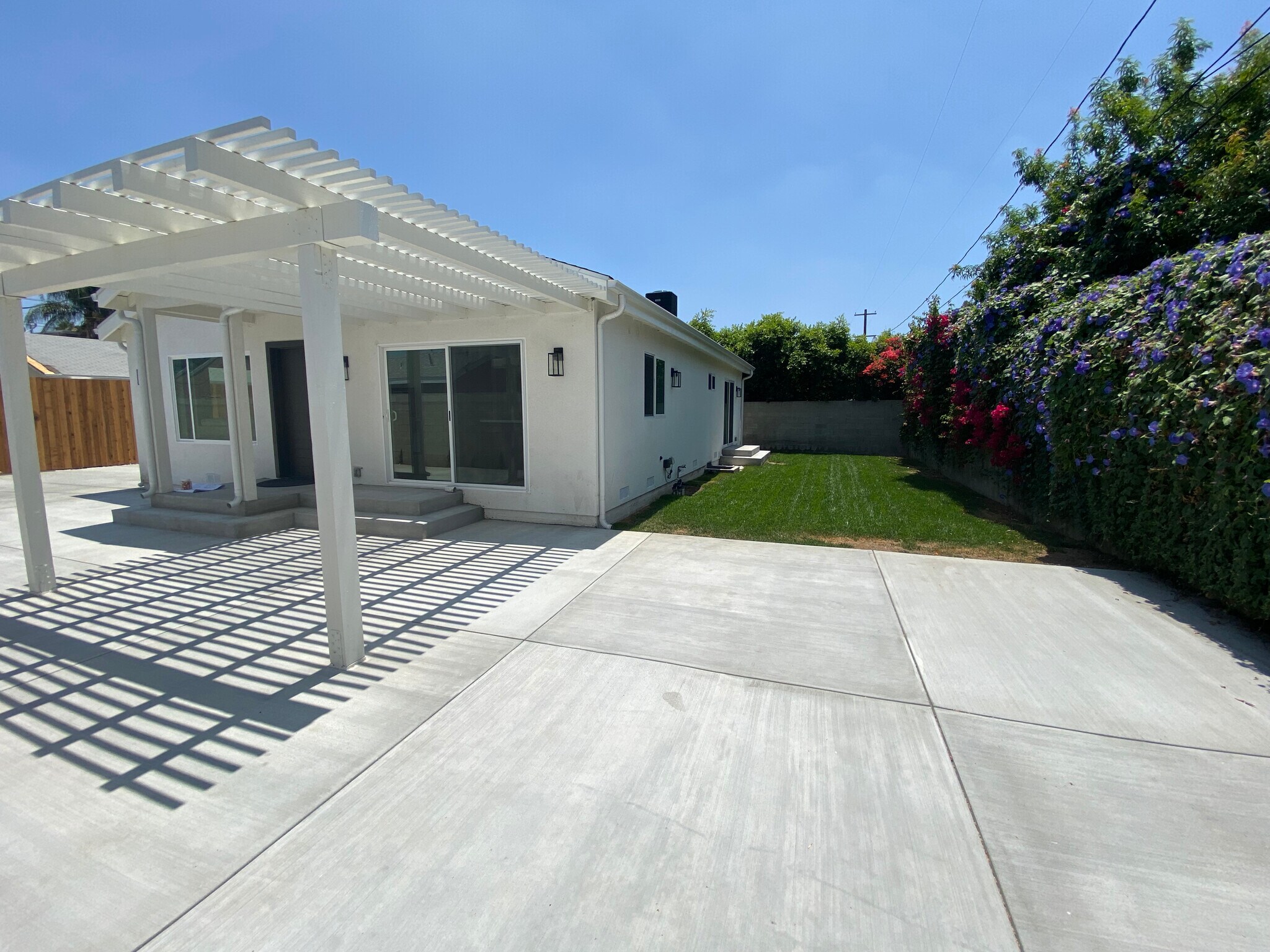 Building Photo - 6733 Glade Ave